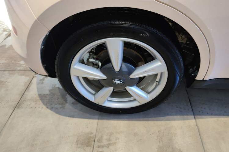 Used ORA Good Cat 2023 401 km Standard Range Premium Version Lithium Iron Phosphate Right Rear Wheel Hub