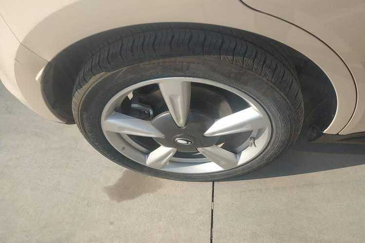 Used ORA Good Cat 2023 401 km Standard Range Luxury Version Lithium Iron Phosphate Right Rear Wheel Hub