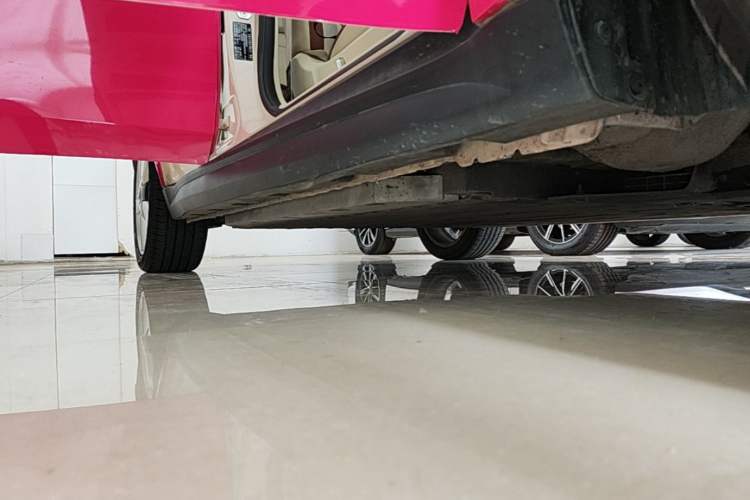 Used ORA Good Cat 2023 401 km Standard Range Prestige Version Lithium Iron Phosphate Right Side Sill