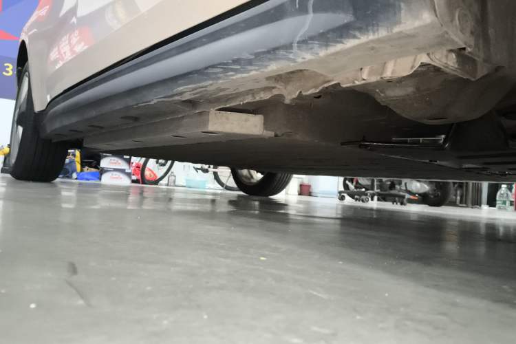 Used ORA Good Cat 2023 401 km Standard Range Premium Version Lithium Iron Phosphate Right Side Sill