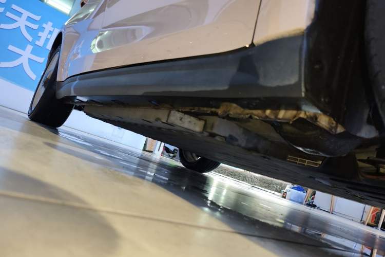 Used ORA Good Cat 2023 401 km Standard Range Premium Version Lithium Iron Phosphate Right Side Sill