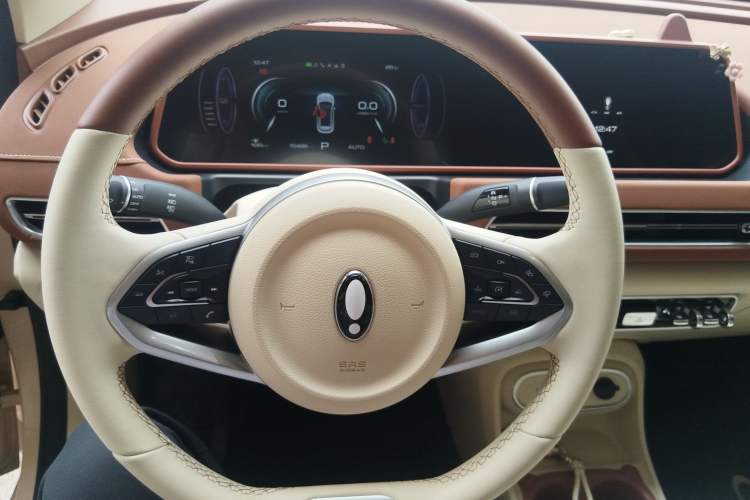 Used ORA Good Cat 2023 401 km Standard Range Luxury Version Lithium Iron Phosphate Steering Wheel
