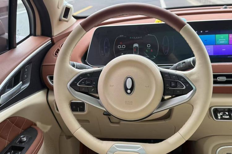 Used ORA Good Cat 2023 401 km Standard Range Premium Version Lithium Iron Phosphate Steering Wheel