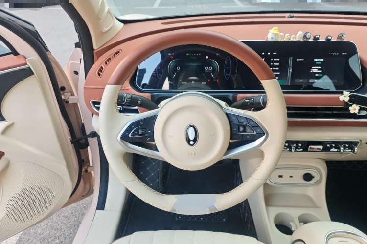 Used ORA Good Cat 2023 401 km Standard Range Luxury Version Lithium Iron Phosphate Steering Wheel