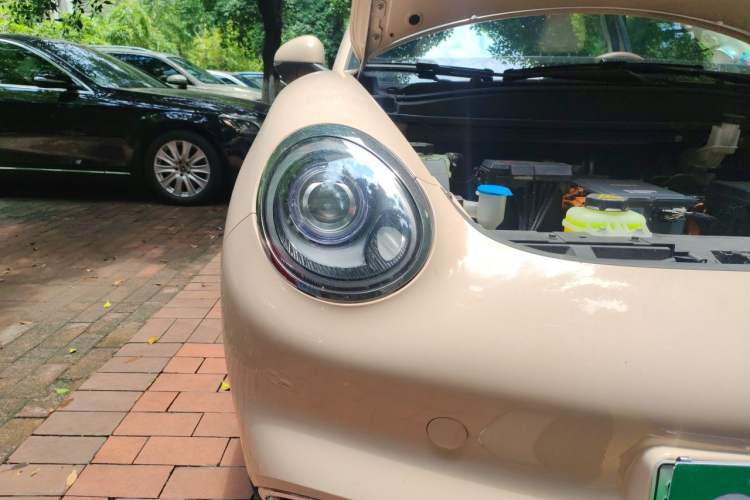 Used ORA Good Cat 2023 401 km Standard Range Prestige Version Lithium Iron Phosphate Right Front Headlight
