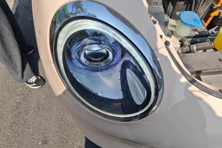 Used ORA Good Cat 2023 401 km Standard Range Luxury Version Lithium Iron Phosphate Right Front Headlight