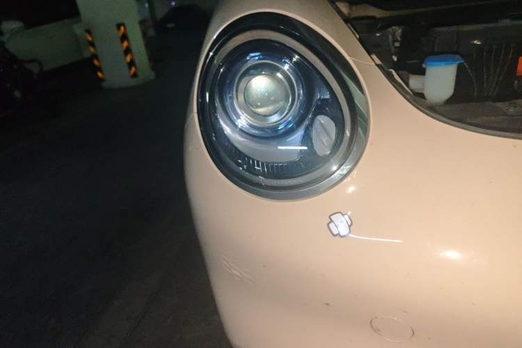 Used ORA Good Cat 2023 401 km Standard Range Luxury Version Lithium Iron Phosphate Right Front Headlight