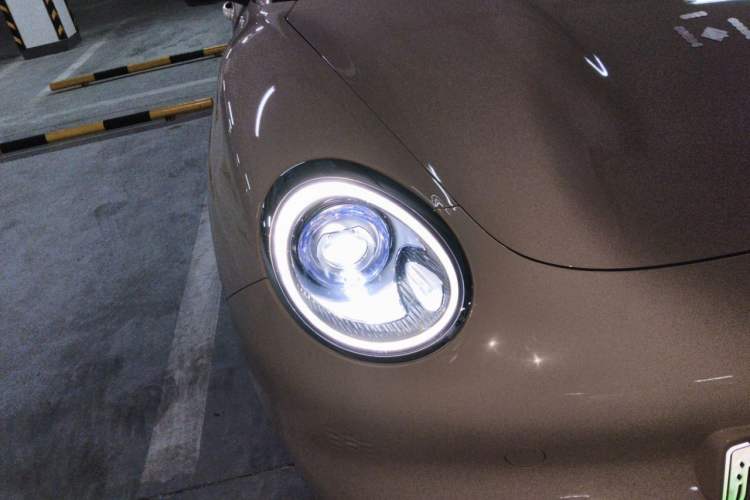 Used ORA Good Cat 2023 401 km Standard Range Luxury Version Lithium Iron Phosphate Right Front Headlight
