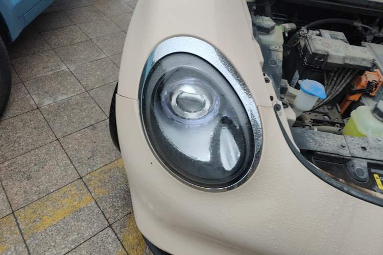 Used ORA Good Cat 2023 401 km Standard Range Comfort Version Lithium Iron Phosphate Right Front Headlight
