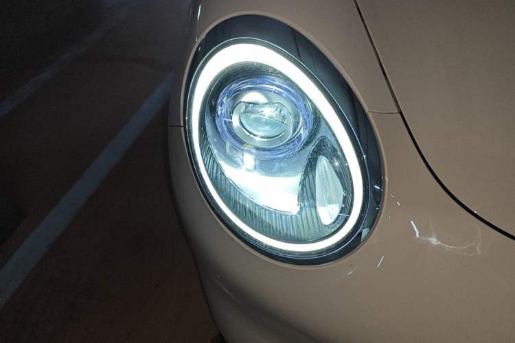 Used ORA Good Cat 2023 401 km Standard Range Premium Version Lithium Iron Phosphate Right Front Headlight
