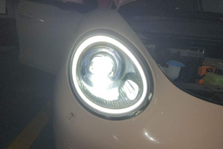 Used ORA Good Cat 2023 401 km Standard Range Prestige Version Lithium Iron Phosphate Right Front Headlight