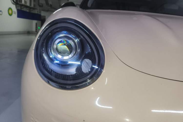 Used ORA Good Cat 2023 401 km Standard Range Comfort Version Lithium Iron Phosphate Right Front Headlight