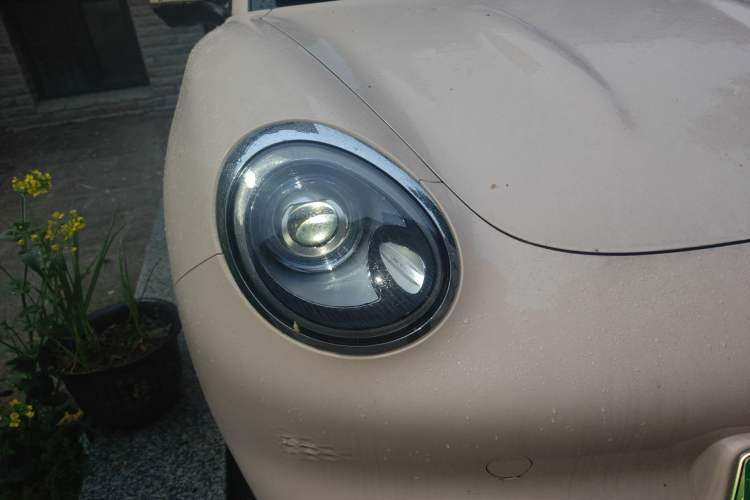 Used ORA Good Cat 2023 401 km Standard Range Prestige Version Lithium Iron Phosphate Right Front Headlight