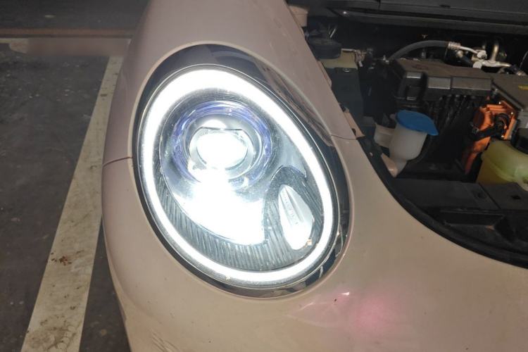 Used ORA Good Cat 2023 401 km Standard Range Luxury Version Lithium Iron Phosphate Right Front Headlight