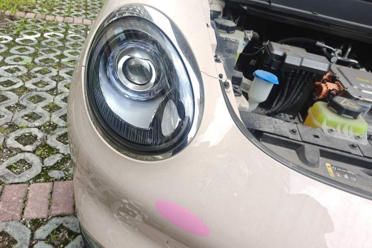 Used ORA Good Cat 2023 401 km Standard Range Prestige Version Lithium Iron Phosphate Right Front Headlight