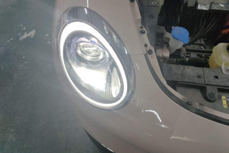 Used ORA Good Cat 2023 401 km Standard Range Prestige Version Lithium Iron Phosphate Right Front Headlight