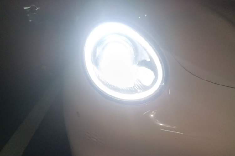 Used ORA Good Cat 2023 401 km Standard Range Premium Version Lithium Iron Phosphate Right Front Headlight