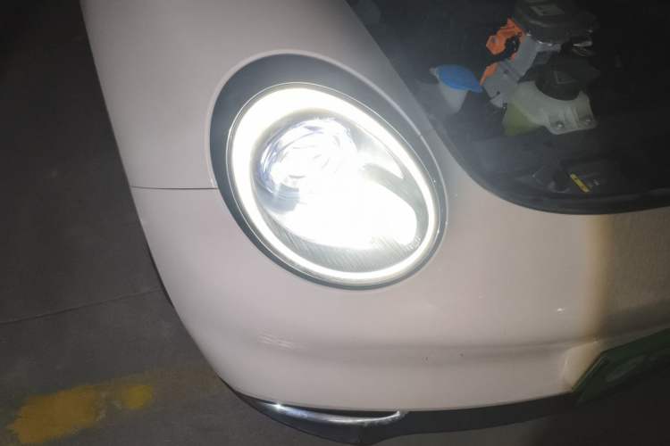 Used ORA Good Cat 2023 401 km Standard Range Luxury Version Lithium Iron Phosphate Right Front Headlight