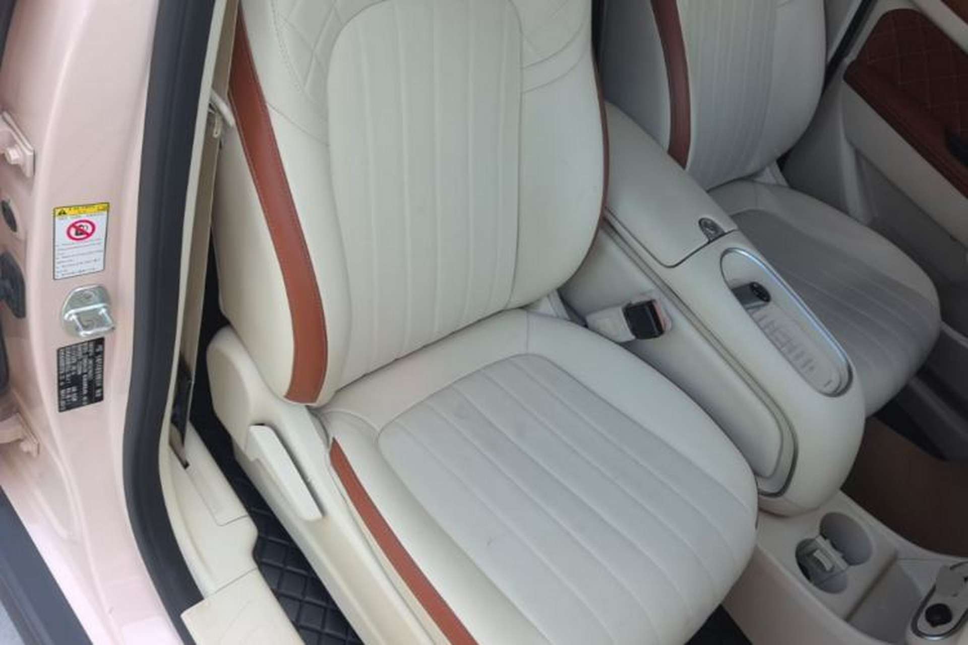 Used ORA Good Cat 2023 401 km Standard Range Luxury Version Lithium Iron Phosphate Right Front Seat