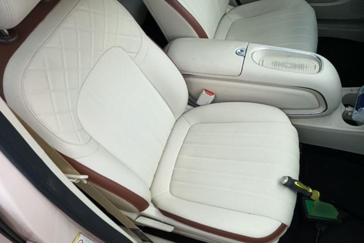 Used ORA Good Cat 2023 401 km Standard Range Luxury Version Lithium Iron Phosphate Right Front Seat