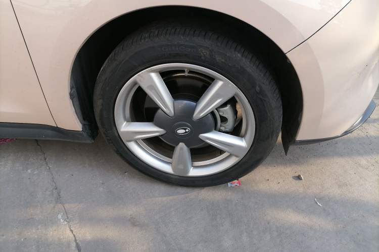 Used ORA Good Cat 2023 401 km Standard Range Luxury Version Ternary Lithium Right Front Wheel Hub