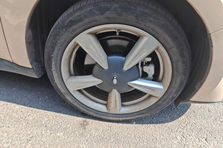 Used ORA Good Cat 2023 401 km Standard Range Luxury Version Lithium Iron Phosphate Right Front Wheel Hub