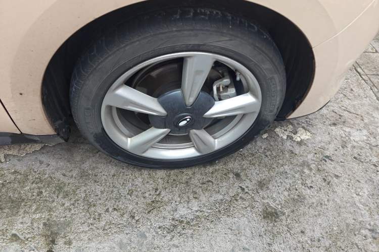 Used ORA Good Cat 2023 401 km Standard Range Prestige Version Lithium Iron Phosphate Right Front Wheel Hub