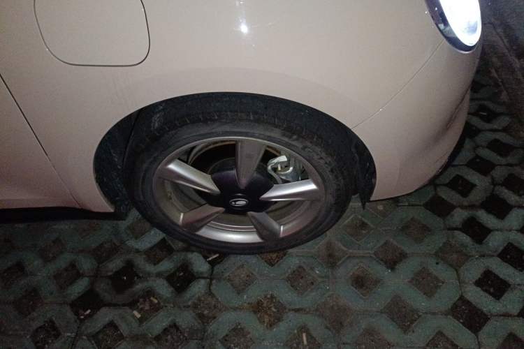 Used ORA Good Cat 2023 401 km Standard Range Luxury Version Lithium Iron Phosphate Right Front Wheel Hub