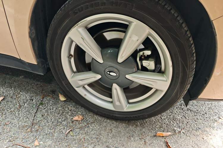Used ORA Good Cat 2023 401 km Standard Range Prestige Version Lithium Iron Phosphate Right Front Wheel Hub