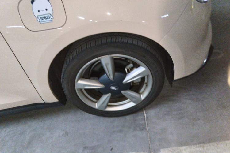 Used ORA Good Cat 2023 401 km Standard Range Luxury Version Lithium Iron Phosphate Right Front Wheel Hub