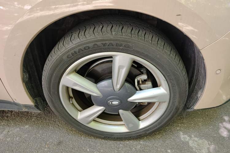 Used ORA Good Cat 2023 401 km Standard Range Prestige Version Lithium Iron Phosphate Right Front Wheel Hub