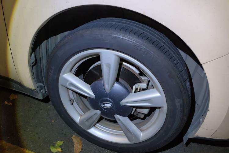 Used ORA Good Cat 2023 401 km Standard Range Premium Version Lithium Iron Phosphate Right Front Wheel Hub