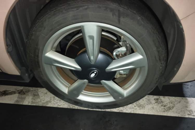Used ORA Good Cat 2023 401 km Standard Range Premium Version Lithium Iron Phosphate Right Front Wheel Hub