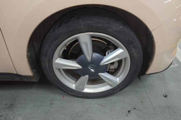 Used ORA Good Cat 2023 401 km Standard Range Prestige Version Lithium Iron Phosphate Right Front Wheel Hub