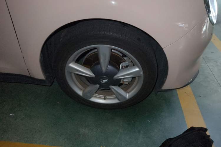 Used ORA Good Cat 2023 401 km Standard Range Prestige Version Lithium Iron Phosphate Right Front Wheel Hub