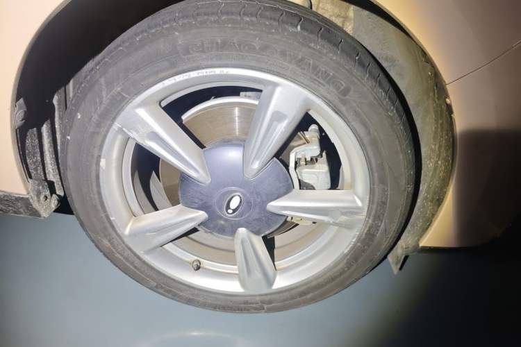 Used ORA Good Cat 2023 401 km Standard Range Luxury Version Lithium Iron Phosphate Right Front Wheel Hub