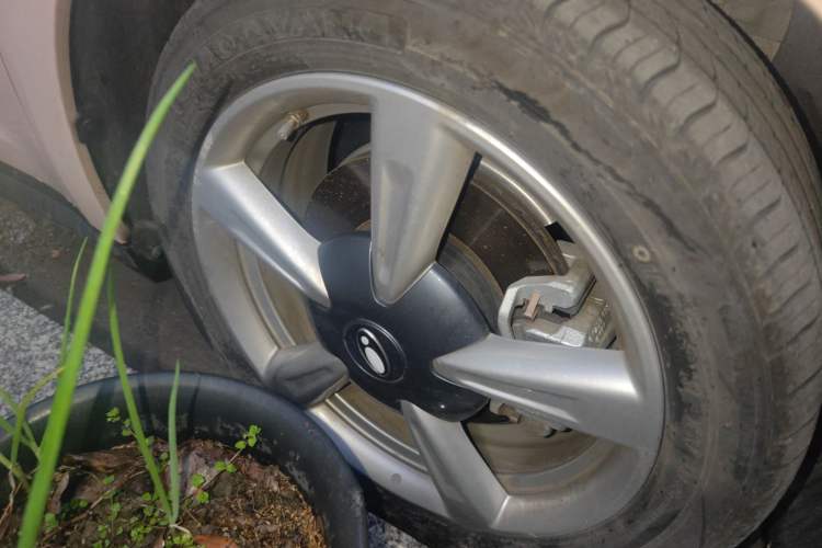 Used ORA Good Cat 2023 401 km Standard Range Prestige Version Lithium Iron Phosphate Right Front Wheel Hub