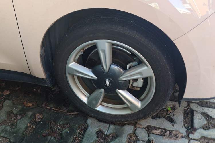 Used ORA Good Cat 2023 501 km Long-Range Premium Version Lithium Iron Phosphate Right Front Wheel Hub