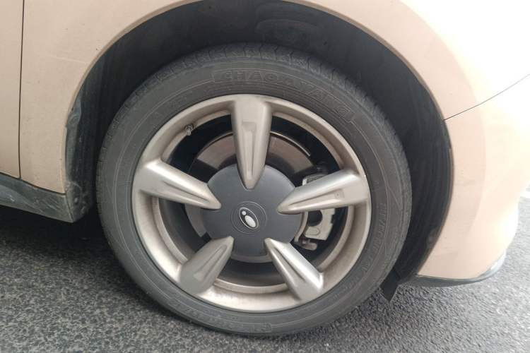 Used ORA Good Cat 2023 401 km Standard Range Luxury Version Lithium Iron Phosphate Right Front Wheel Hub