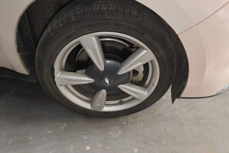 Used ORA Good Cat 2023 401 km Standard Range Luxury Version Lithium Iron Phosphate Right Front Wheel Hub
