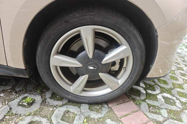 Used ORA Good Cat 2023 401 km Standard Range Prestige Version Lithium Iron Phosphate Right Front Wheel Hub