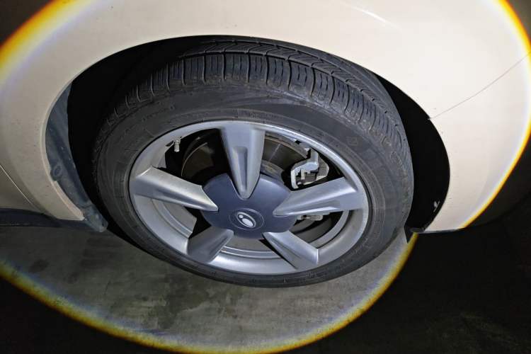 Used ORA Good Cat 2023 401 km Standard Range Premium Version Lithium Iron Phosphate Right Front Wheel Hub