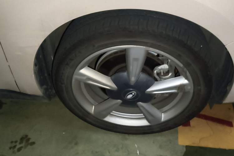Used ORA Good Cat 2023 401 km Standard Range Luxury Version Lithium Iron Phosphate Right Front Wheel Hub