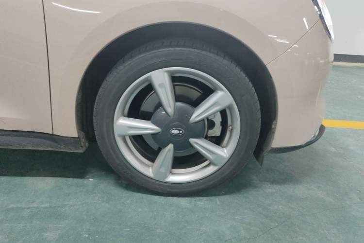 Used ORA Good Cat 2023 401 km Standard Range Prestige Version Lithium Iron Phosphate Right Front Wheel Hub