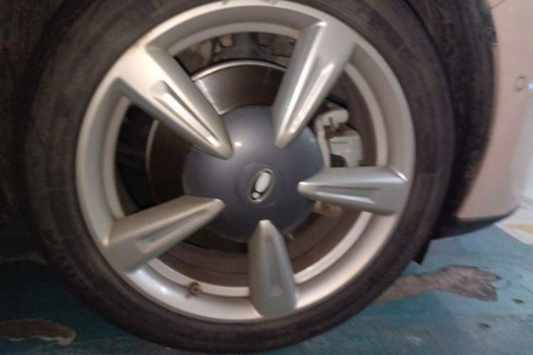 Used ORA Good Cat 2023 401 km Standard Range Premium Version Lithium Iron Phosphate Right Front Wheel Hub