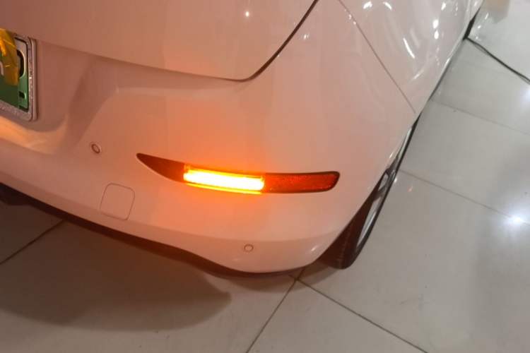 Used ORA Good Cat 2023 401 km Standard Range Luxury Version Lithium Iron Phosphate Right Rear Taillight