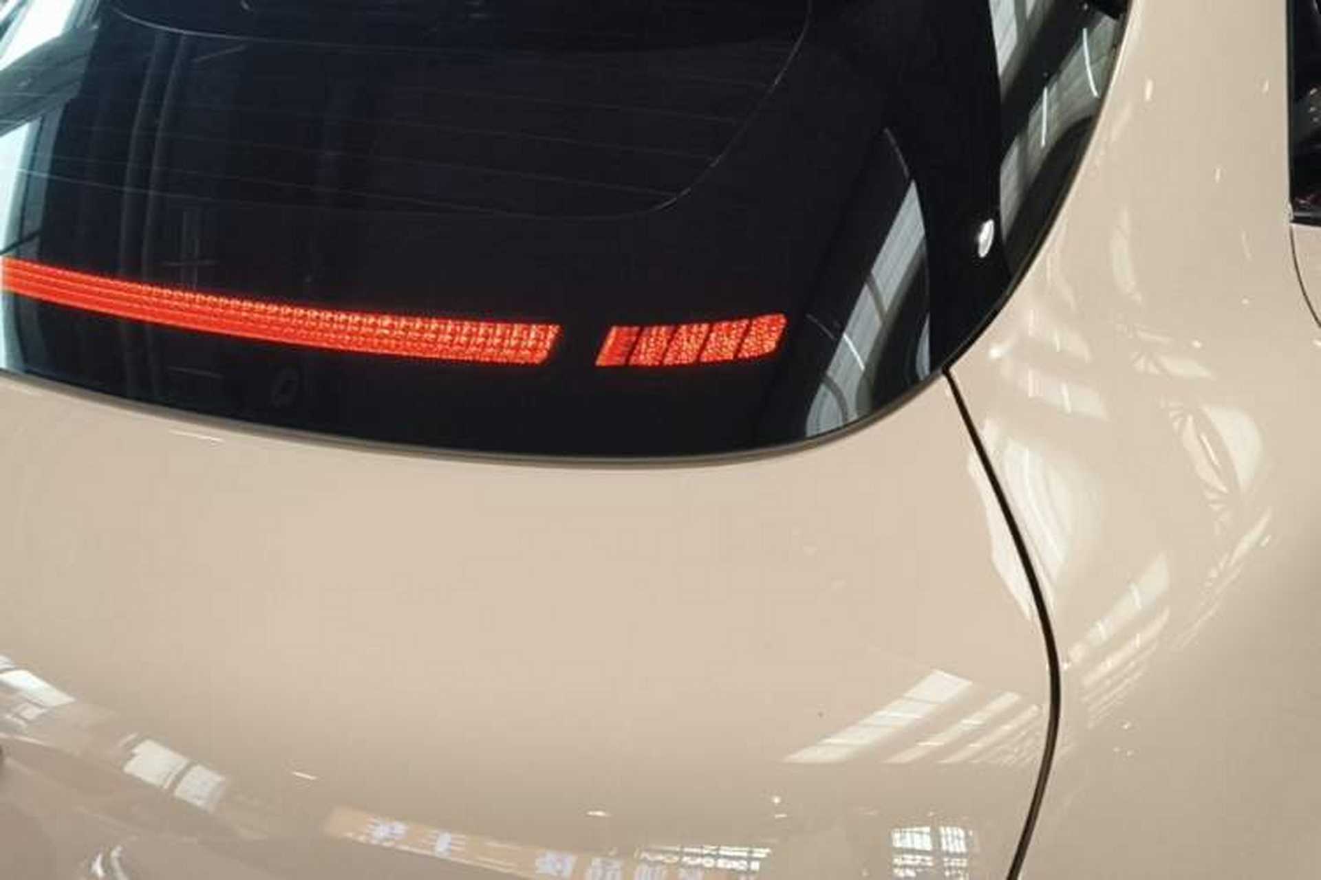 Used ORA Good Cat 2023 401 km Standard Range Luxury Version Lithium Iron Phosphate Right Rear Taillight