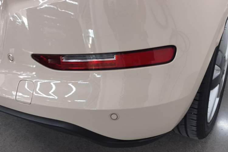 Used ORA Good Cat 2023 401 km Standard Range Premium Version Lithium Iron Phosphate Right Rear Taillight