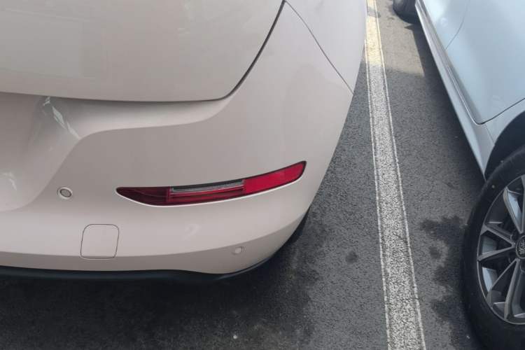 Used ORA Good Cat 2023 401 km Standard Range Luxury Version Lithium Iron Phosphate Right Rear Taillight