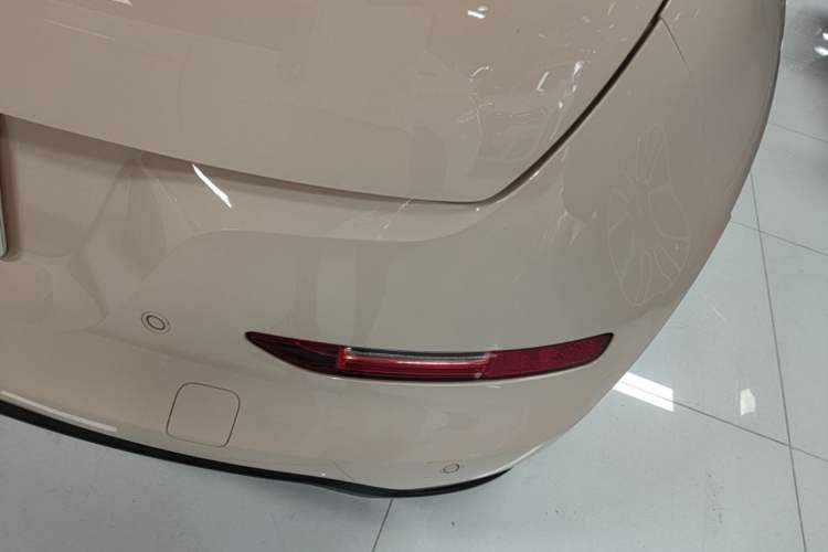 Used ORA Good Cat 2023 401 km Standard Range Luxury Version Lithium Iron Phosphate Right Rear Taillight